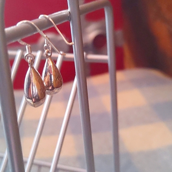 Earrings Dainty 925 polished finish, sterling silver drop shape dangle - Picture 2 of 4